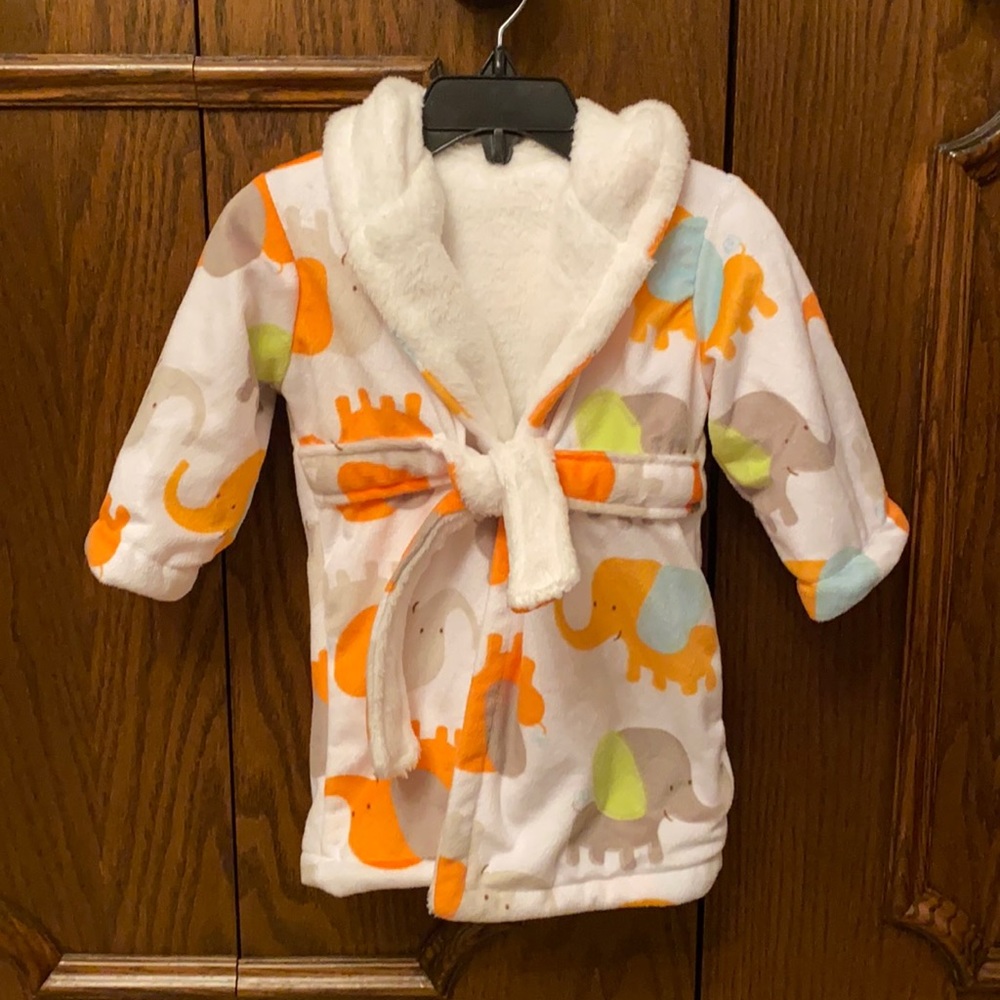 NWOT Super soft and snuggly baby bathrobe!